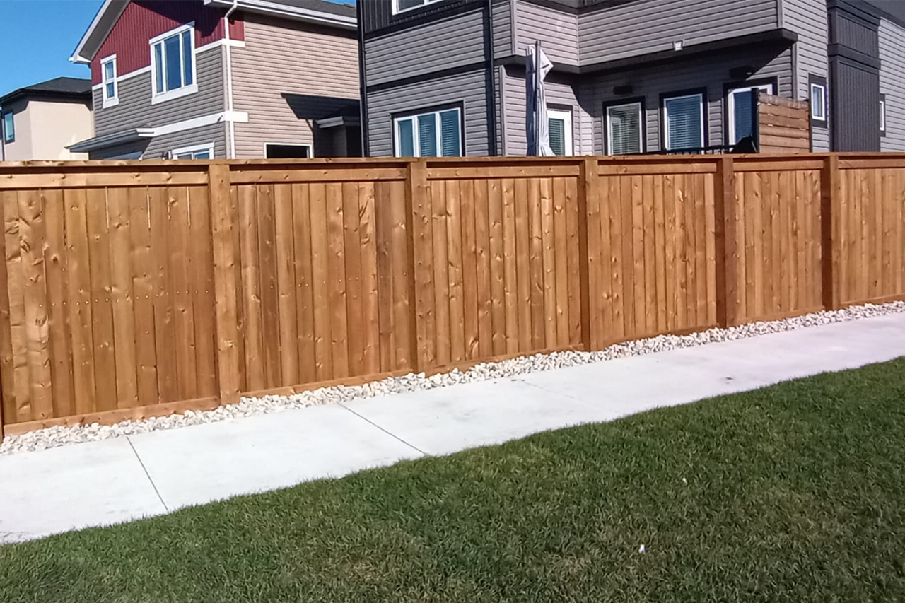 custom-cedar-fence-winnipeg